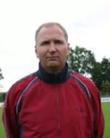 Nahm seinen Hut als MSV-<br>Trainer: Frank Stolina