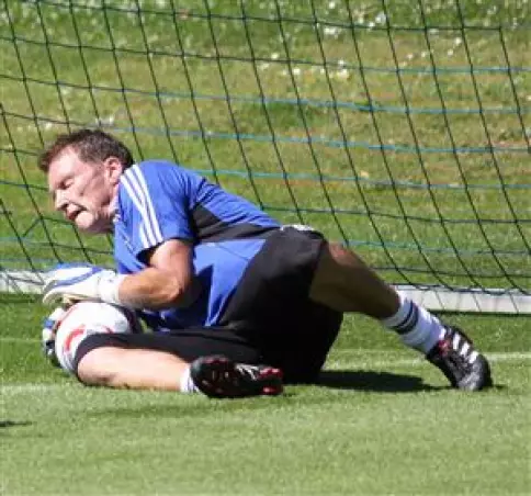 Hütet Frank Rost an der Hoheluft<br>noch das HSV-Gehäuse? Foto: JSp