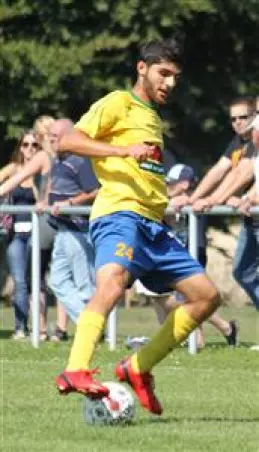 Niwar Jasim schoss<br>das 1:0. Foto: JSp