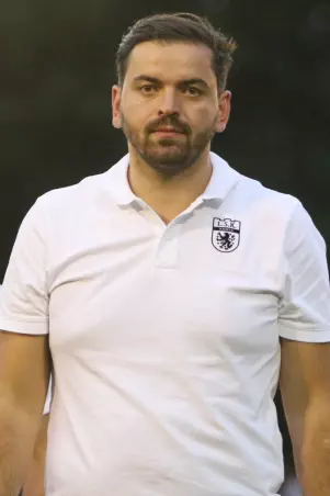 LSK-Coach Qendrim Xhafolli absolviert mit<br>seinem Lüneburger SK Hansa die Heimspiele<br>weiter in Neetze.