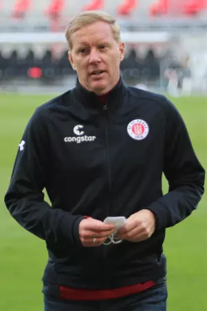 St. Paulis Trainer Timo Schultz freut sich auf<br>den Saisonstart.