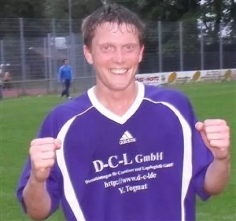 Matchwinner Valerij Scerbinin in Siegerpose