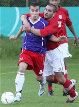 Atalay Arican (rechts) bei<br>einer „Ringer-Einlage“ im<br>Oddset-Pokal-Endspiel.<br>
