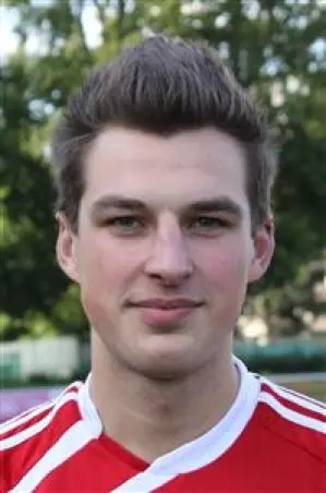 Bereitete alle drei Tore<br>von Uetersen vor, flog<br>dann aber vom Platz:<br>Philipp Ehlers. Foto: JSp