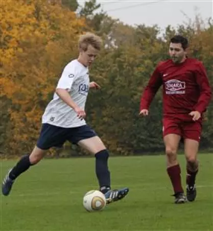 FCU-Akteur Jannik Siems traf<br>das leere Tor nicht. Foto: JSp