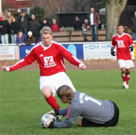 Michael Rübling scheitert hier an<br>SCS-Keeper Marius Thymo Piehl.