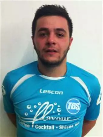 Fatih Gürel trägt ab<br>sofort das TBS-Trikot.