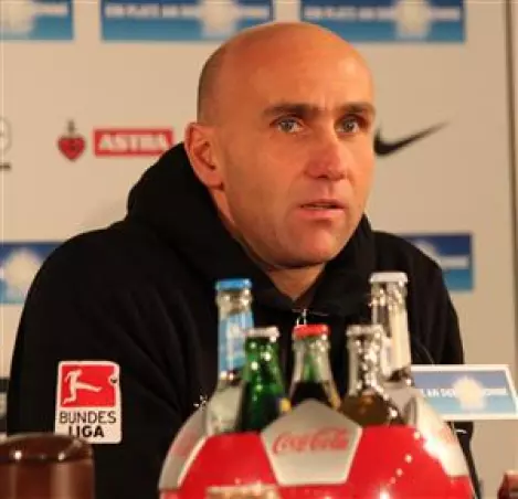 St. Pauli-Coach André Schubert<br>gastiert auf der Düsterlohe.