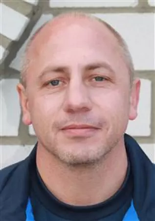 Bleibt Trainer bei Todes-<br>felde II: Stefan Komm