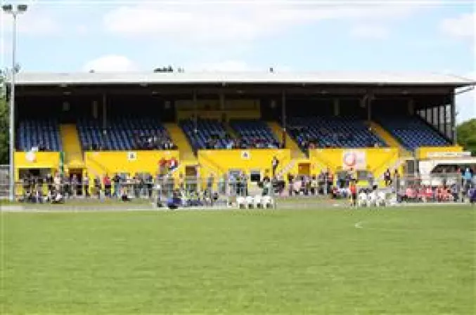 Im Victoria-Stadion gilt in der<br>Saison 2012/2013: „Total regional“!