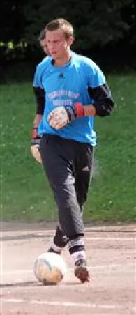 Torwart beim<br>TuS Osdorf II:<br>Paul Franz.