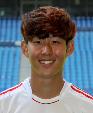 HSV-Stürmer Heung Min Son<br>könnte auf seinen Bruder<br>Heung Yun Son treffen, der<br>sich im Winter zu Halstenbek-<br>Rellingen kam, dort aber noch<br>ohne Pflichtspiel-Einsatz ist.