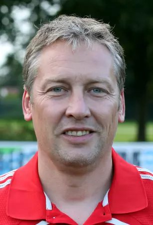Trifft gleich zweimal auf<br>Lieth: Der Uetersener<br>Coach Peter Ehlers.