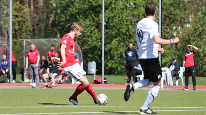 Oberliga-Abstiegsrunde: Kalk-Patzer leitet SVR-Sieg ein