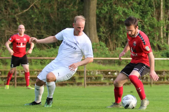 Oberliga-Abstiegsrunde: Nach Pinis Fehlschuss kippt die Partie