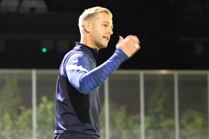 Oberliga: Vertrag bis 2024: Victoria-Führung vertraut Krause