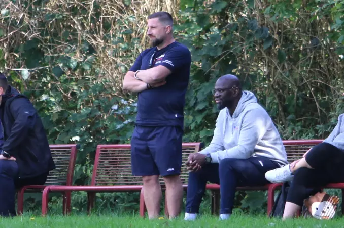 Bezirksliga West: Cosmos Wedel verliert ohne Trainer