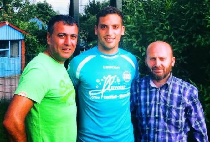 Burak Bayram (Mitte) geht ab<br>sofort für TBS auf Torejagd.