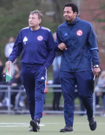 Eintracht-Trainer Jens Martens (links) und sein Assistent<br>Olufemi Smith treffen einen Tag früher auf Teutonia 05.
