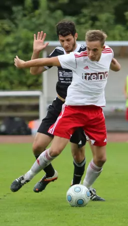 Uetersens Christian<br>Kilb (vorne) gegen<br>den Elmshorner<br>Ömer Aygün.