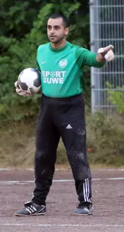 Da geht es lang:<br>Keeper Kadir<br>Katran im Groß<br>Flottbeker Trikot.<br>In vier Spielen<br>kassierte er<br>sechs Gegentore.