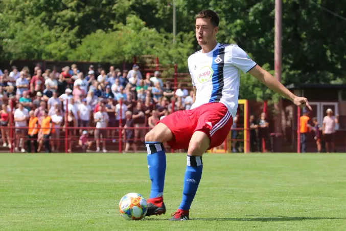 Tobias Storb, hier noch im Trikot des Hamburger SV II, kickt seit dem Sommer für den FC Energie Cottbus, dessen Verantwortliche sich nun für die Gründung der Initiative aussprachen.