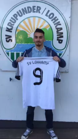 Ilyas Afsin mit dem Lohkamp-Trikot