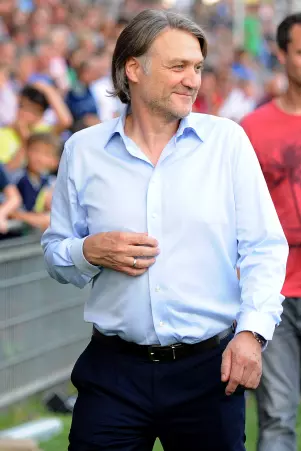 Bleibt mit seinem Hamburger SV erstklassig: Der<br>Vorstandsvorsitzende Dietmer Beiersdorfer.