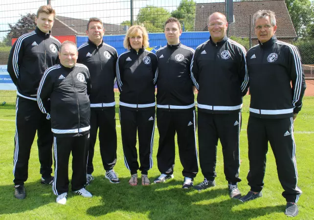 Das Funktionsteam des Hetlinger MTV fiebert dem Testspiel gegen den FC St. Pauli entgegen. Im Deichstadion wird es auch ein buntes Rahmenprogramm geben.