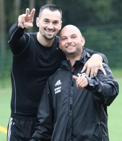 Haben der Luruper Torwart Darko Lejic (links) und SVL-Coach<br>Norman Köhlitz am Mittwochabend in Uetersen Grund zum<br>Lachen?