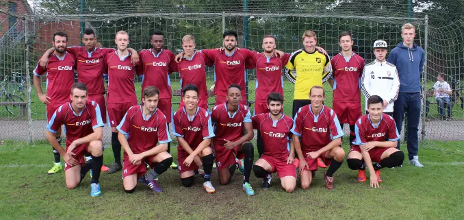 Vor dem Spiel nahm sich die Zweite Mannschaft des FC Elmshorn Zeit für ein Mannschaftsfoto.