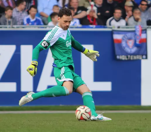 Torwart Kenneth Kronholm bleibt in Kiel.