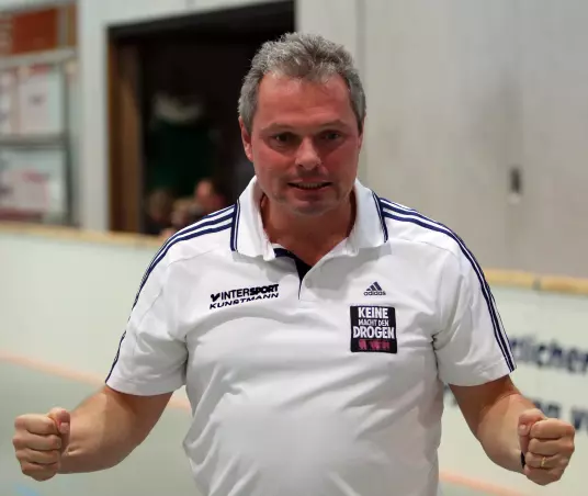 So jubelte Trainer Michael Fischer, als er am 3. Januar 2015 das Heim-Turnier um den Bert-Meyer-Cup gewann.