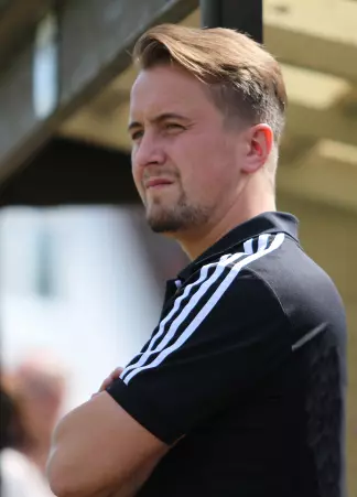 Kann Germanias Trainer Eugen Helmel verhindern,<br>dass der Wedeler TSV am Freitagabend die<br>Tabellenführung übernimmt?