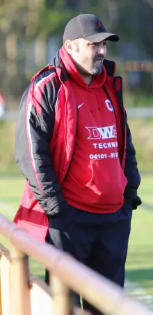 Kann sich über drei weitere Punkte<br>freuen: Sportfreunde-Coach Cemal<br>Imre.