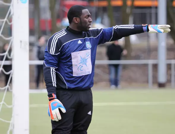 Da geht es in Richtung Oberliga ‒ aber schafft Torwart Samuel Graudenz, entweder gegen Sasel oder vor dem Sportgericht, mit Hamm United den erstmaligen Sprung in Hamburgs höchste Spielklasse?