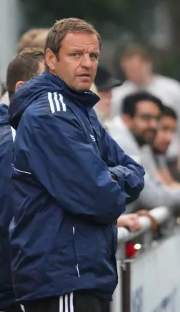 Thomas Seeliger trainiert mit Eintracht<br>Norderstedt eines von nur drei HFV-<br>Teams in der Regionalliga; sein Ex-Verein<br>Altona 93 verpasste den Aufstieg.