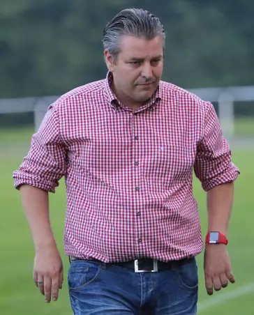 Der TuS Appen mit Fußball-Abteilungsleiter Sascha Helfen-<br>stein geht mit zwei Herren-Teams in die A-Kreisklasse.