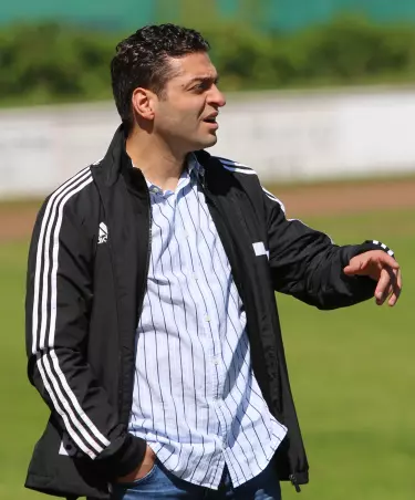 Gastgeber im Saisoneröffnungsspiel: 93-Trainer Berkan Algan.