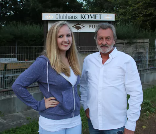 Trainerin Saskia Behn (links) und Fußball-Abteilungsleiter Volker Tausend wollen bei Komet Blankenese eine Cheerleading-Gruppe aufbauen.
