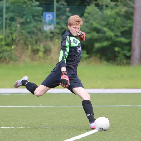 Torwart Paul Maier bescherte dem 1. FC Quickborn II den Einzug in die Vierte Runde, indem er im Drittrunden-Duell gegen Rasensport Uetersen II im Elfmeterschießen alle vier Elfmeter der Rosenstädter abwehrte.