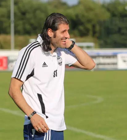 Hat 96-Trainer Selcuk Turan am Freitagabend auch gegen<br>Teutonia 05 gut lachen?