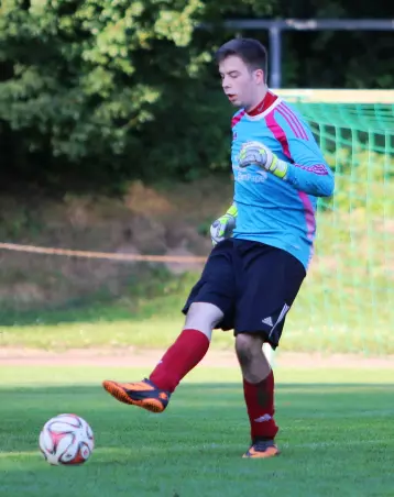 Steht vor seinem Landesliga-Debüt: Der Pinneberger<br>Torwart Niklas Gibb.