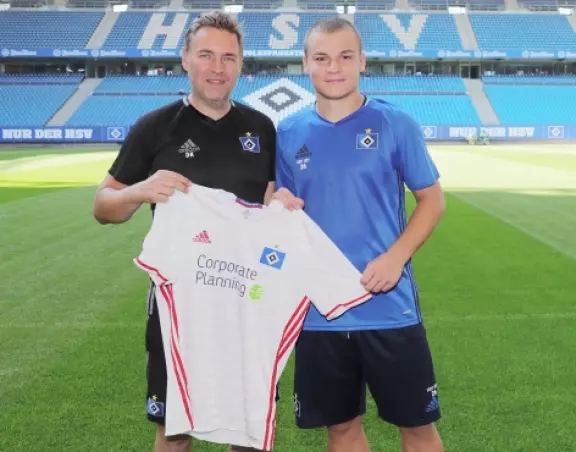 Trainer Dirk Kunert mit Vasilije Janjicic
