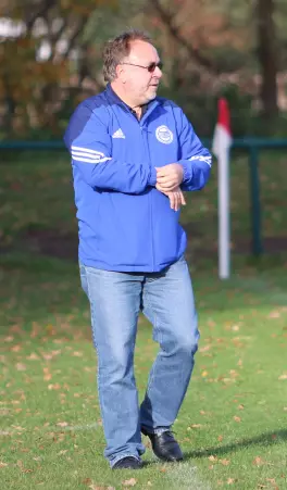 Hofft auf einen Heimsieg: Klaus Gabriel,<br>Coach der 96-Dritten.