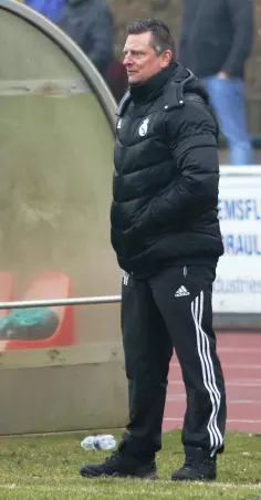 Der Osdorfer Trainer Peter Wiehle<br>gastiert am Sonnabend am Wendelweg.