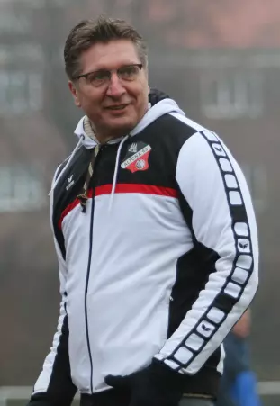 Kann der Altonaer Manager Andreas Klobedanz<br>am 3. Juni den Aufstieg in die Regionalliga feiern?