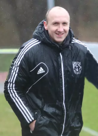 Hat FCS-Coach Markus Walek, der zuletzt vier<br>Niederlagen in Folge hinnehmen musste, am<br>Dienstagabend in Osdorf endlich wieder Grund<br>zum Lachen?