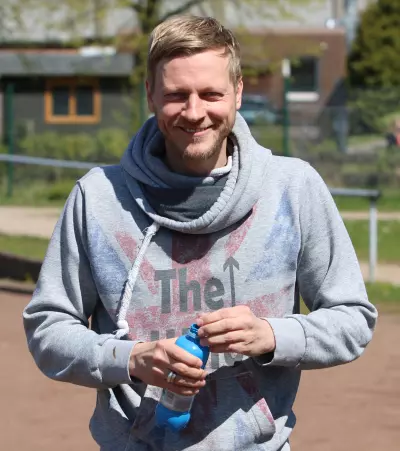 Freut sich auf den Kunstrasen: TSV-Trainer Nico Plocharska.