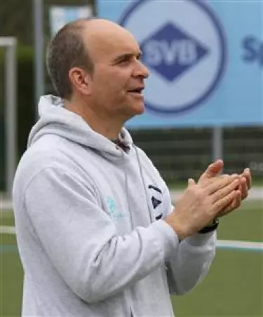 Trainer Andrew Langenbacher würde mit<br>seiner Mannschaft, bisher SV Blankenese III<br>und jetzt die SVB-Zweite, gerne aufsteigen.